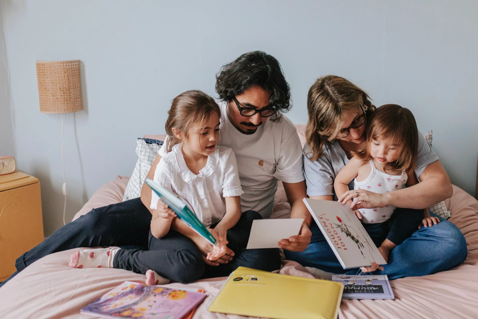 Moment de lecture en famille avec la box Noti